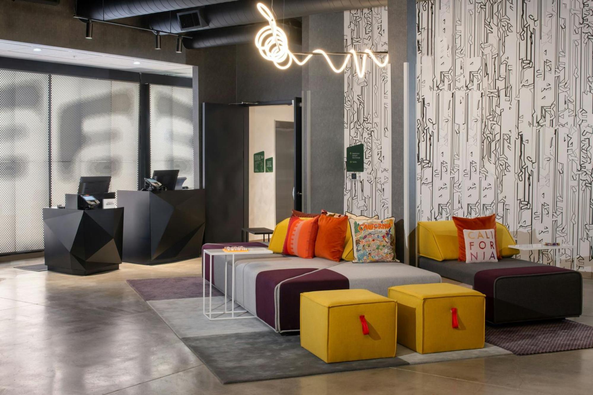 Aloft Sacramento Airport Natomas Hotel Exterior photo