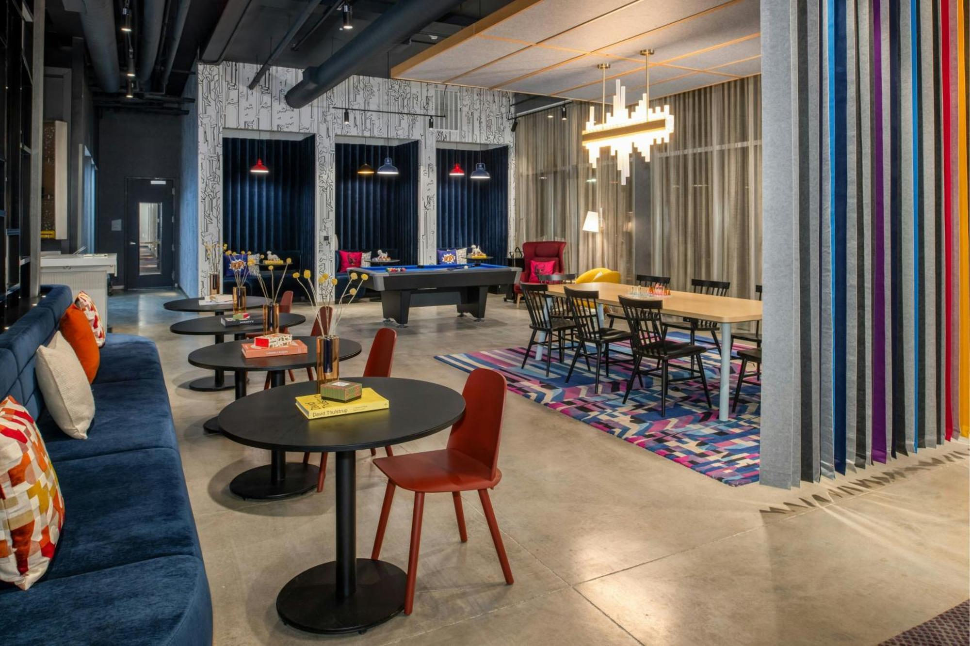 Aloft Sacramento Airport Natomas Hotel Exterior photo